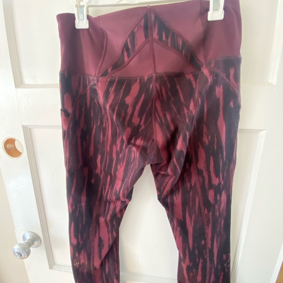 Lululemon Athletica Burgundy Patterned Leggings - Picture 2 of 4